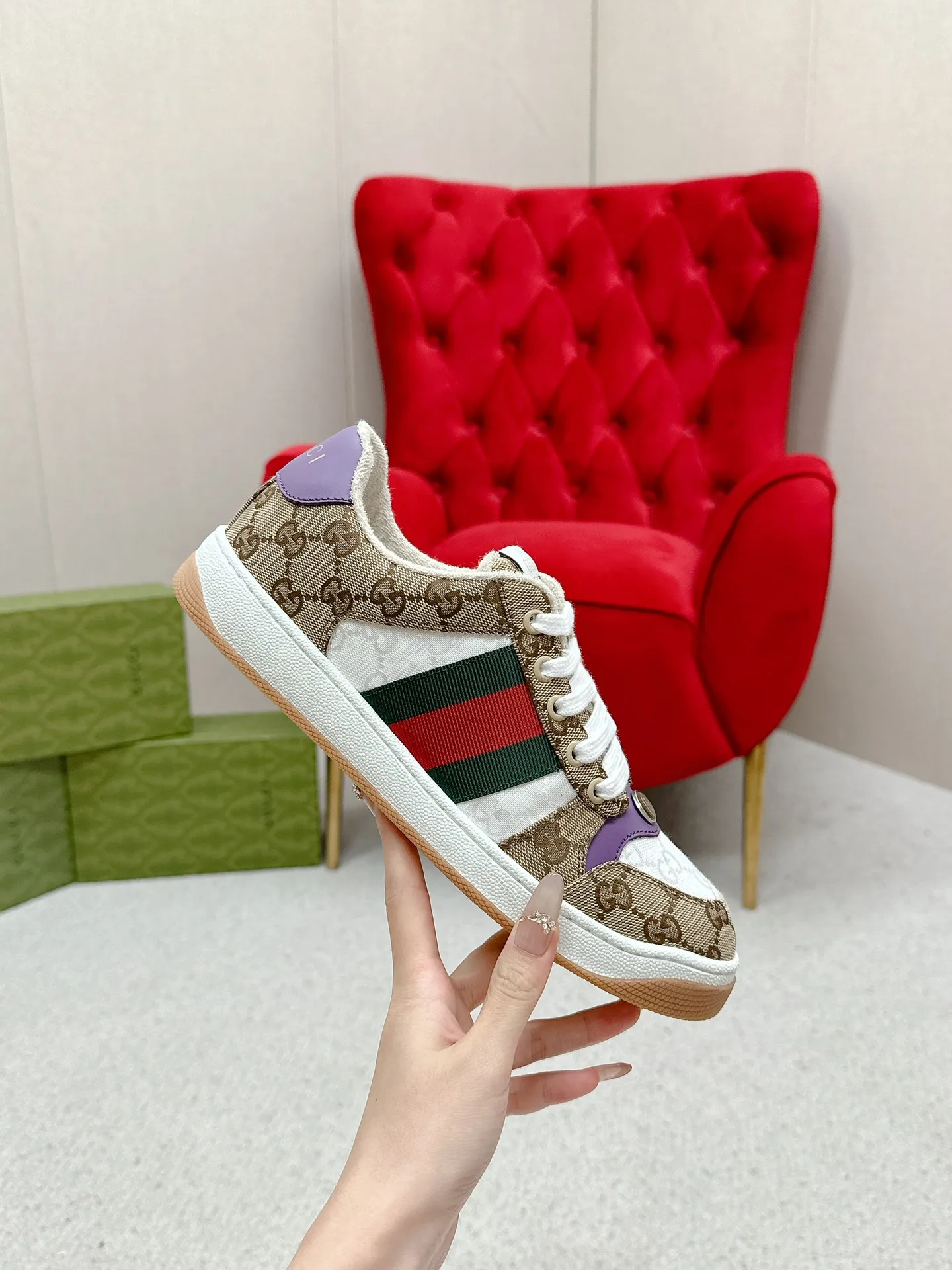 👟👟Ex-factory price 480👟👟 Gucci————Purchase version GG series distressed dirty shoes-hot style is coming! 9 times out of 10 sales, you will definitely get the money. Ready stock! Spot goods! Spot goods! New colors added - the ultimate version on the market! Purchase the original version and develop it... fabric, material, outsole, and details can be compared at will! Open-mold Swarovski one-to-one replica rhinestone chain...Metal cherry pendant...Metal double G crystal cylindrical mark...Gucci original customized narrow webbing...Super flash series - flash diamond chain. The cherry decoration is detachable and can be changed into two to match with each other to show your personality. Exclusive color-brushed cowhide fabric. Hand-made distressed is very textured and has a sense of luxury! The details of the workmanship can be seen in the drawings, and no line is missed. The original terry cloth is delicate, soft and more comfortable and breathable. The privately stamped two-color original TPU outsole (lower layer is wider, upper layer is narrower). Matching packaging⭐️ Size: Female 35-40 (Female 41 customized)